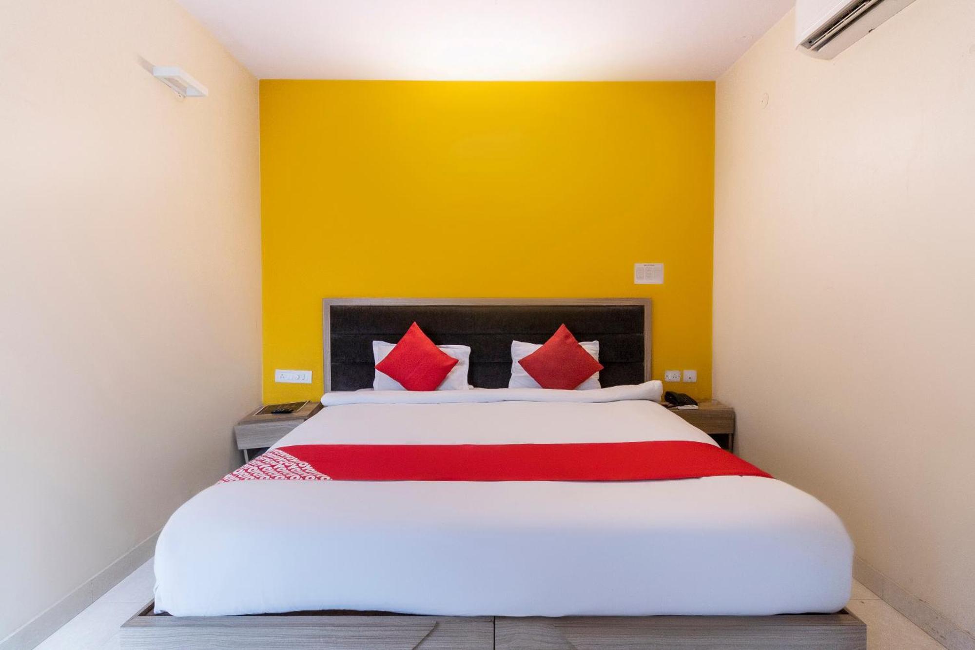 Hotel O Golden Inn Near Cubbon Park Bangalore Exteriör bild