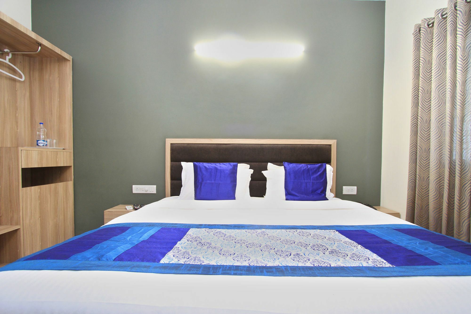 Hotel O Golden Inn Near Cubbon Park Bangalore Exteriör bild
