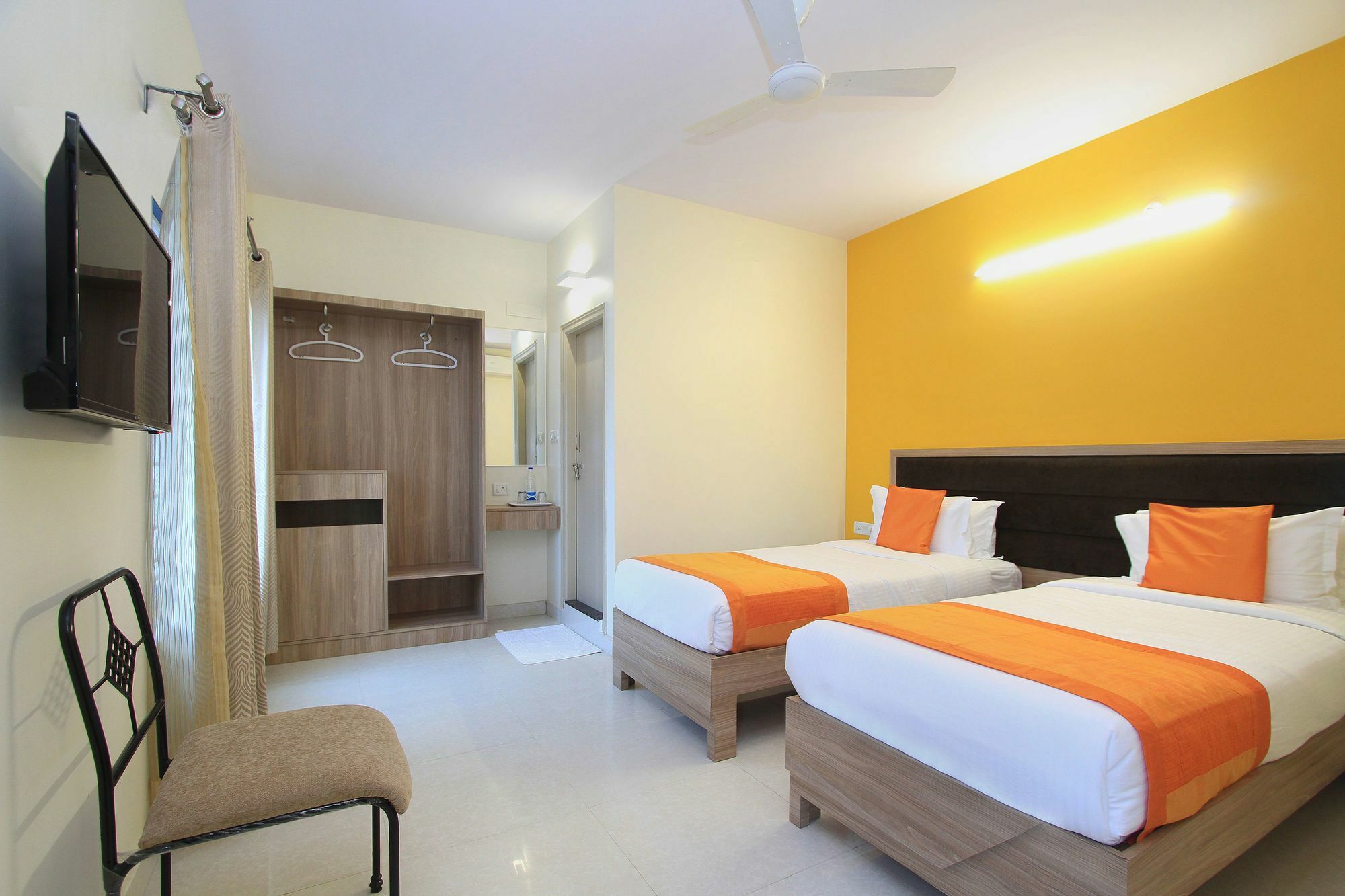 Hotel O Golden Inn Near Cubbon Park Bangalore Exteriör bild