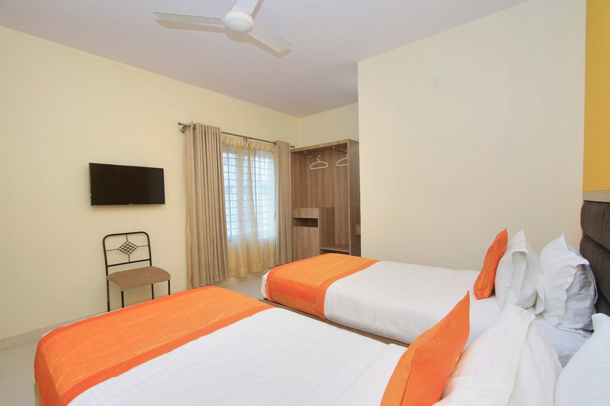 Hotel O Golden Inn Near Cubbon Park Bangalore Exteriör bild