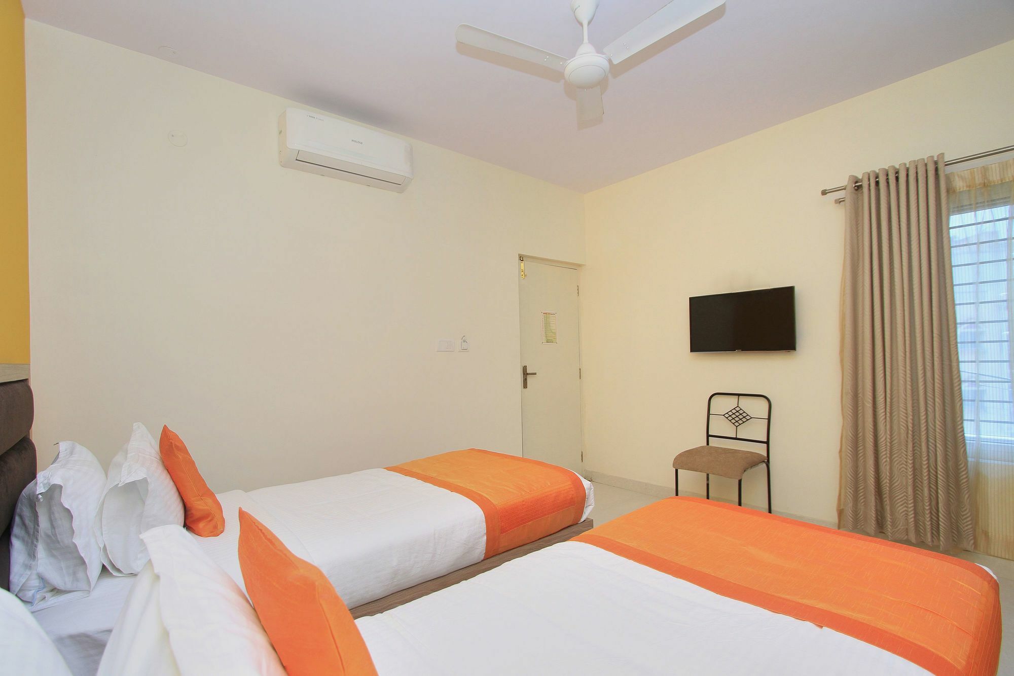 Hotel O Golden Inn Near Cubbon Park Bangalore Exteriör bild