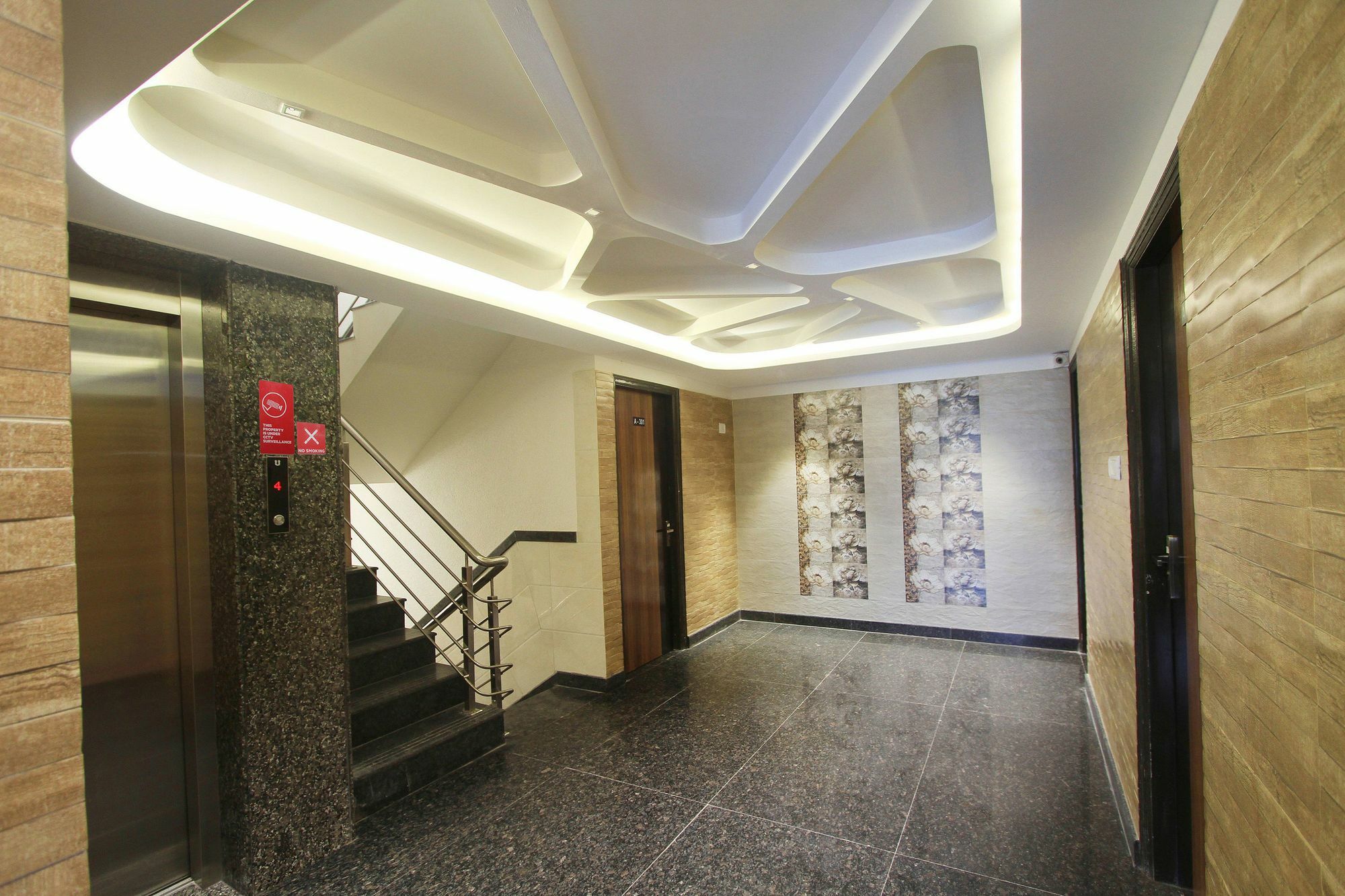 Hotel O Golden Inn Near Cubbon Park Bangalore Exteriör bild
