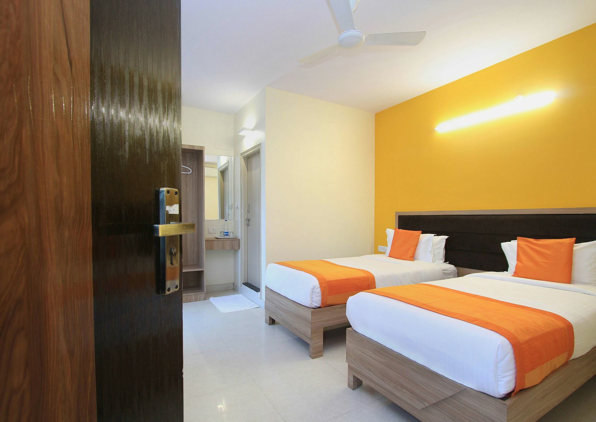 Hotel O Golden Inn Near Cubbon Park Bangalore Exteriör bild