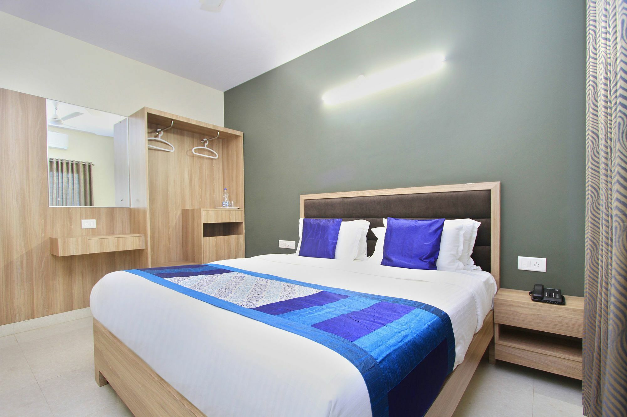 Hotel O Golden Inn Near Cubbon Park Bangalore Exteriör bild