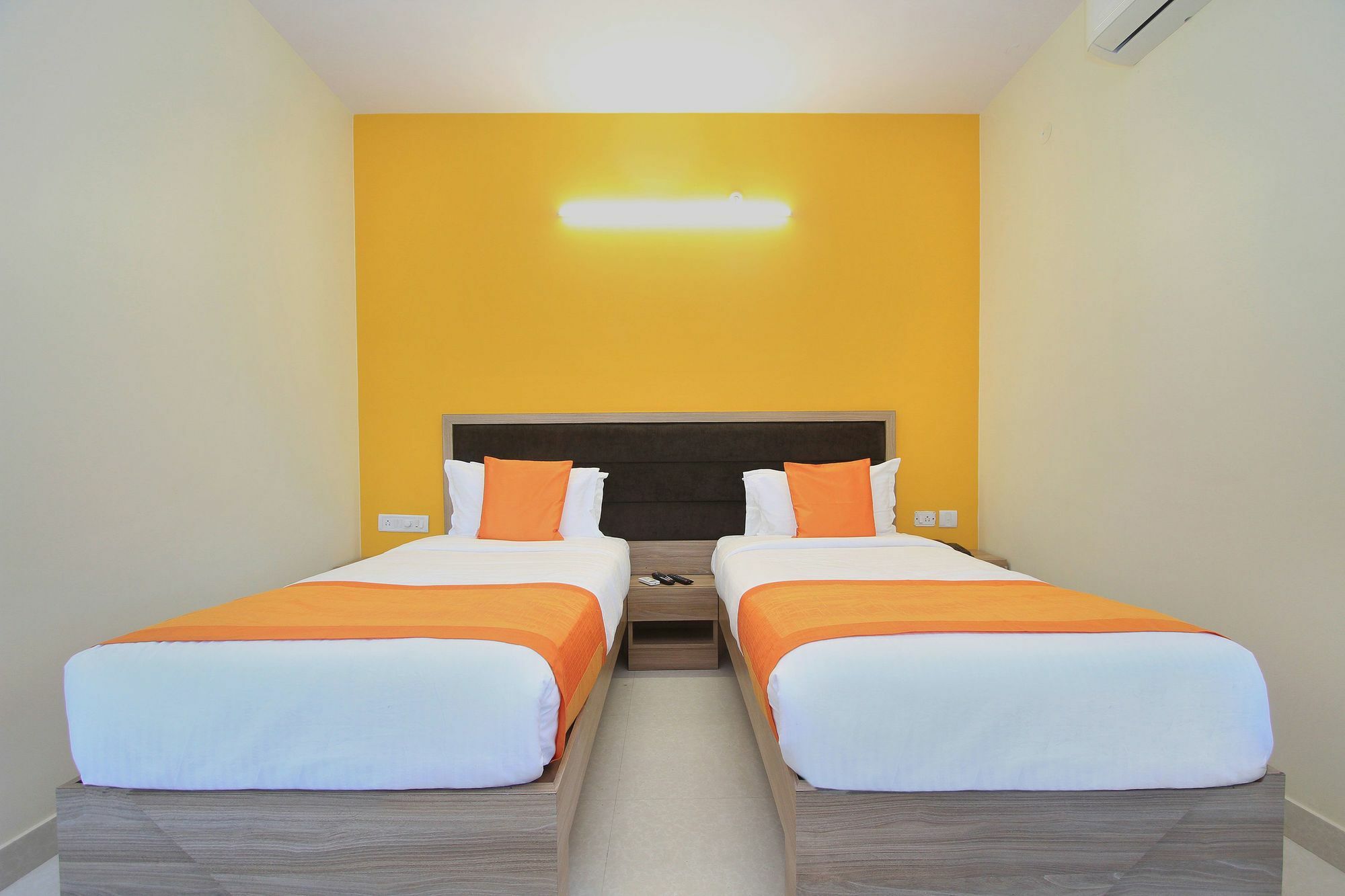 Hotel O Golden Inn Near Cubbon Park Bangalore Exteriör bild