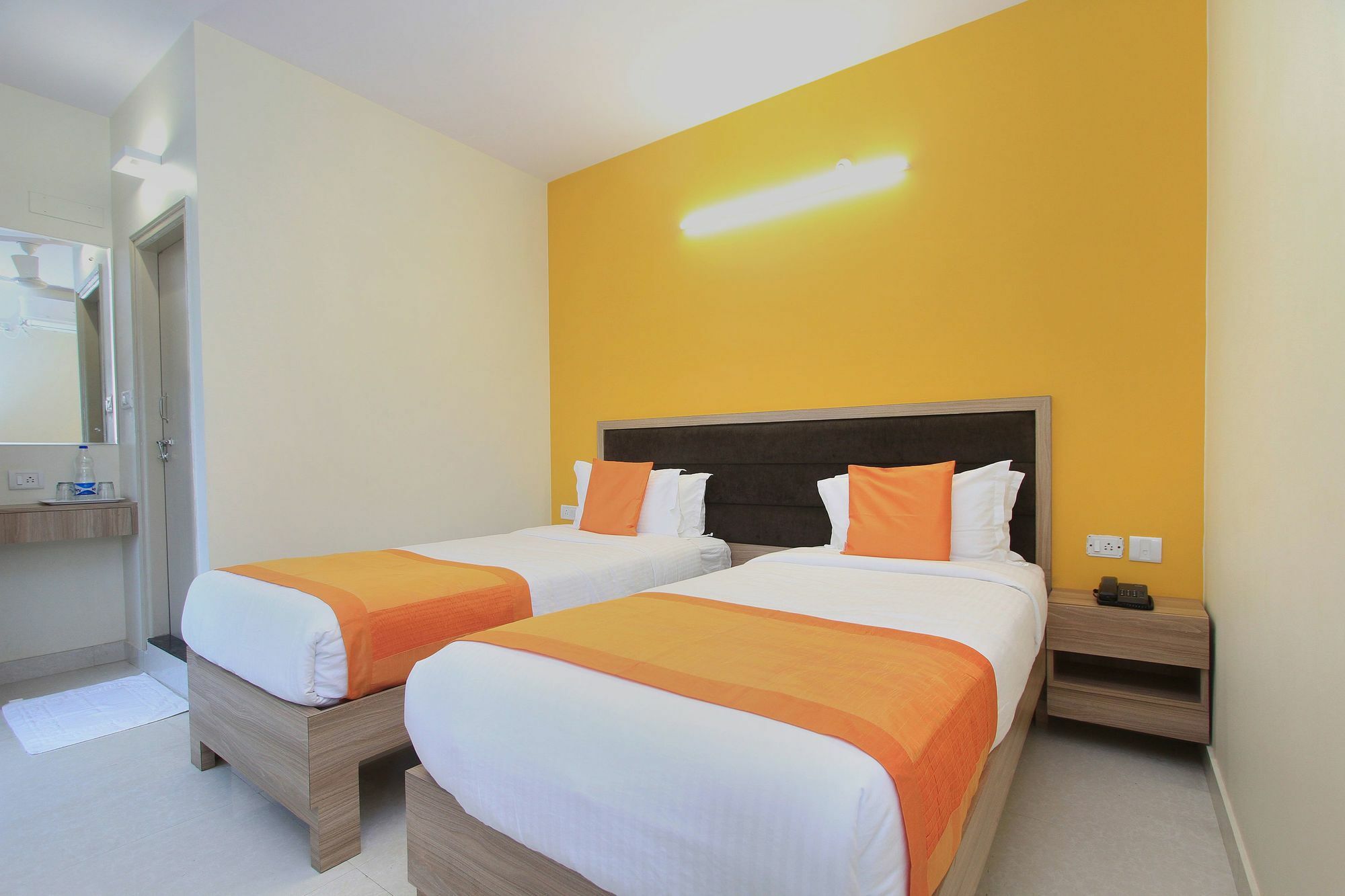Hotel O Golden Inn Near Cubbon Park Bangalore Exteriör bild